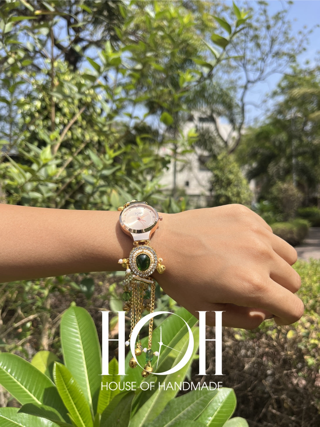 Kundan Bracelet Watch with Green Stone & Pearl